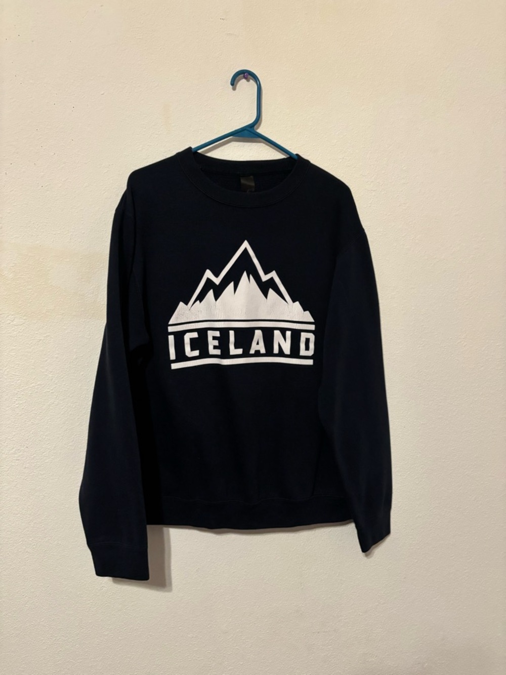 Iceland Graphic Crewneck Sweater - Black